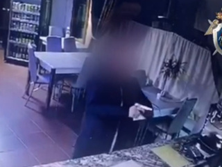 В Богородске посетитель угрожал сотруднице кафе пистолетом