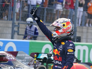 Пилот Red Bull Макс Ферстаппен стал новым чемпионом 
