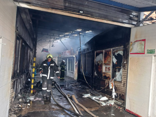 Пожар на рынке Владивостока вызвал транспортный коллапс