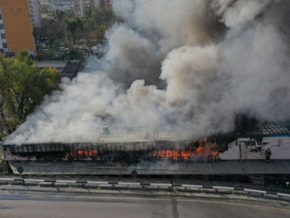 Во Владивостоке произошел пожар на Некрасовском рынке