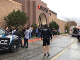 В штате Айдахо неизвестный ранил посетителей торгового центра