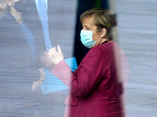 В последнем видеообращении Меркель призвала всех вакцинироваться