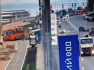 Появилось видео ДТП с участием автобуса на нижегородской набережной