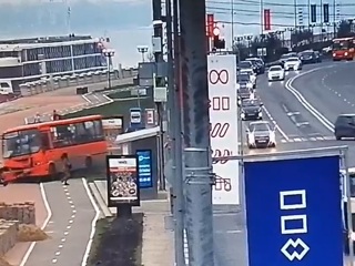ЧП с пассажирским автобусом в Нижнем Новгороде попало на видео