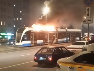 В Москве водитель загоревшегося трамвая успел высадить пассажиров