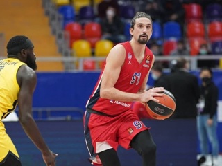 Баскетболисты ЦСКА потерпели третье поражение подряд в Евролиге