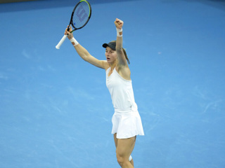 Самсонова пробилась во второй круг турнира в Аделаиде