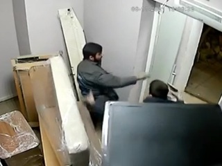 Стрельба в подъезде: жильцы против лифтеров