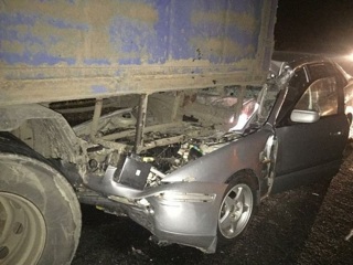 На Ставрополье иномарка въехала под "КамАЗ", пассажирка погибла