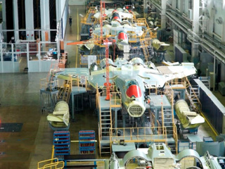 Выпуск обновленных истребителей Су-57 на КнААЗ поставлен на поток