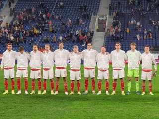 Российские футболисты выступят под своим флагом