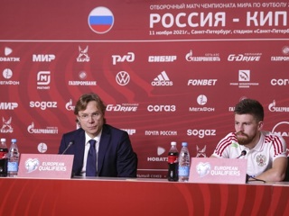 Карпин: после третьего гола России стал думать о матче с Хорватией