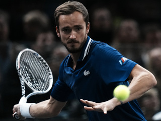 Медведев выиграл стартовый матч на ATP Finals