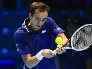 Медведев одержал вторую победу на Итоговом турнире ATP