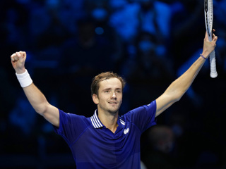 Медведев одержал победу на старте Открытого чемпионата Австралии