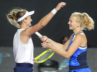 Крейчикова и Синякова выиграли Итоговый турнир WTA в парном разряде