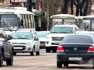 В Воронеже 2 женщины пострадали в резко затормозившей маршрутке
