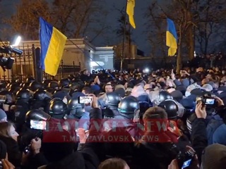 Беспорядки в Киеве. Участники молебна столкнулись с полицией