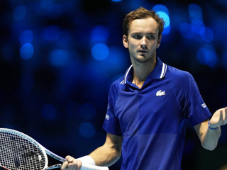 Зверев обыграл Медведева в финале Итогового турнира ATP