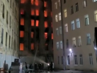 В Петербурге едва не сгорел дореволюционный доходный дом Лялевича