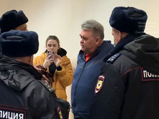 Бунт продолжается: тренер Ильин отказался надеть маску в суде