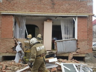 В Армавире из-за хлопка газа разрушилась стена дома