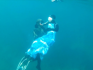 Иркутские фридайверы сыграли свадьбу под водой