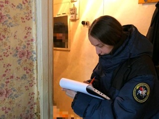 В квартире одного из домов Владивостока нашли трупы молодых людей
