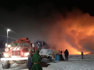 5 часов борьбы с огнем: в селе на Ямале полыхал жилой дом
