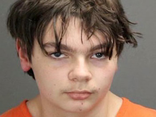 Подросток, открывший стрельбу в школе в Мичигане, не признал свою вину