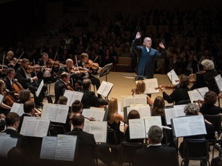 Валерий Гергиев и оркестр Мариинского театра выступят с концертами в 