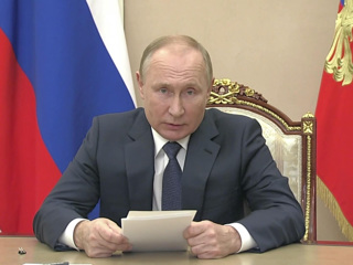 Путин: нужно усилить общественный контроль за исполнением задач