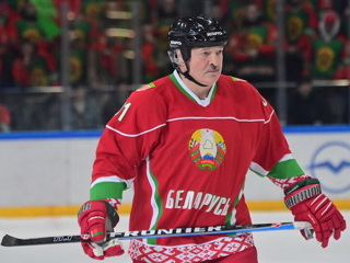 Команда Лукашенко разгромила соперника на хоккейном турнире