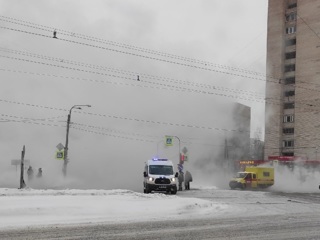 Масштабный прорыв кипятка осложнил движение автобусов в Петербурге