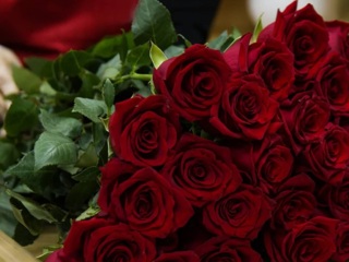 Букет роз, алкоголь и продукты украл "незадачливый романтик" из Рыбинска