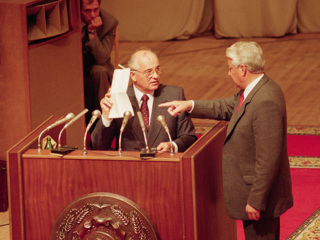 От Горбачева к Ельцину: как произошла смена 