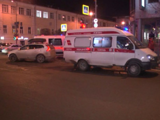 В Екатеринбурге иномарка подрезала машину скорой