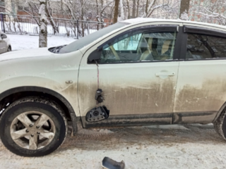 В Дзержинске хулиган повредил несколько автомобилей