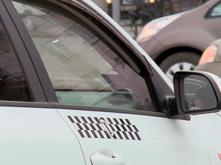 Таксист в Петербурге напал с ножом на пассажиров – один мертв