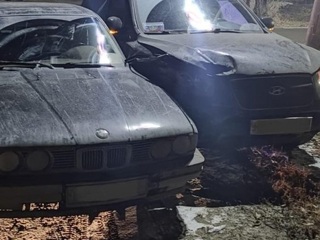 В Сызрани иномарки столкнулись на встречке, пострадал водитель