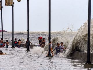 На Филиппинах растет число жертв тайфуна 