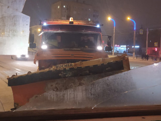В Магнитогорске "КамАЗ" снес с рельсов трамвай с пассажирами
