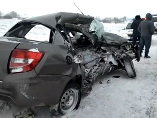 Водитель легковушки не выжил в ДТП с КамАЗом в Башкирии. Видео