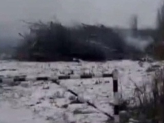 В Саратовской области третий день горит незаконная свалка