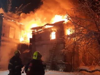 Жилой дом в Нижнем Новгороде тушили 100 пожарных