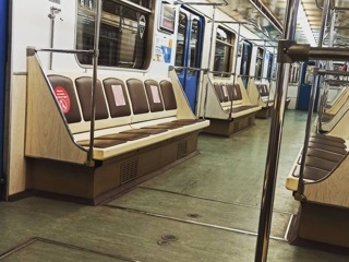 Из-за человека на рельсах остановили поезда на линии московского метро