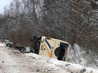 Авария в Белоруссии: автобус с россиянами и Renault сошлись в лобовую