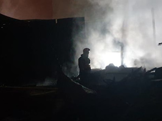 В результате ночного пожара в Уфе сгорел автосервис