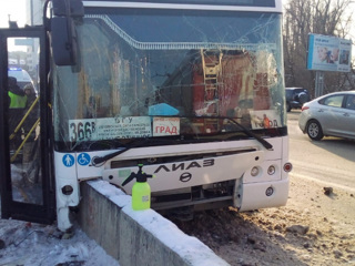 11 человек пострадали в аварии с пассажирским автобусом в центре Воронежа