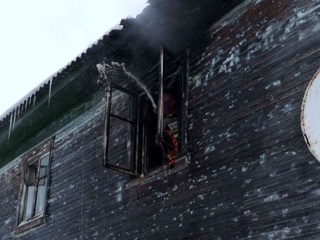 Двое маленьких детей скончались в больнице после пожара в Архангельске